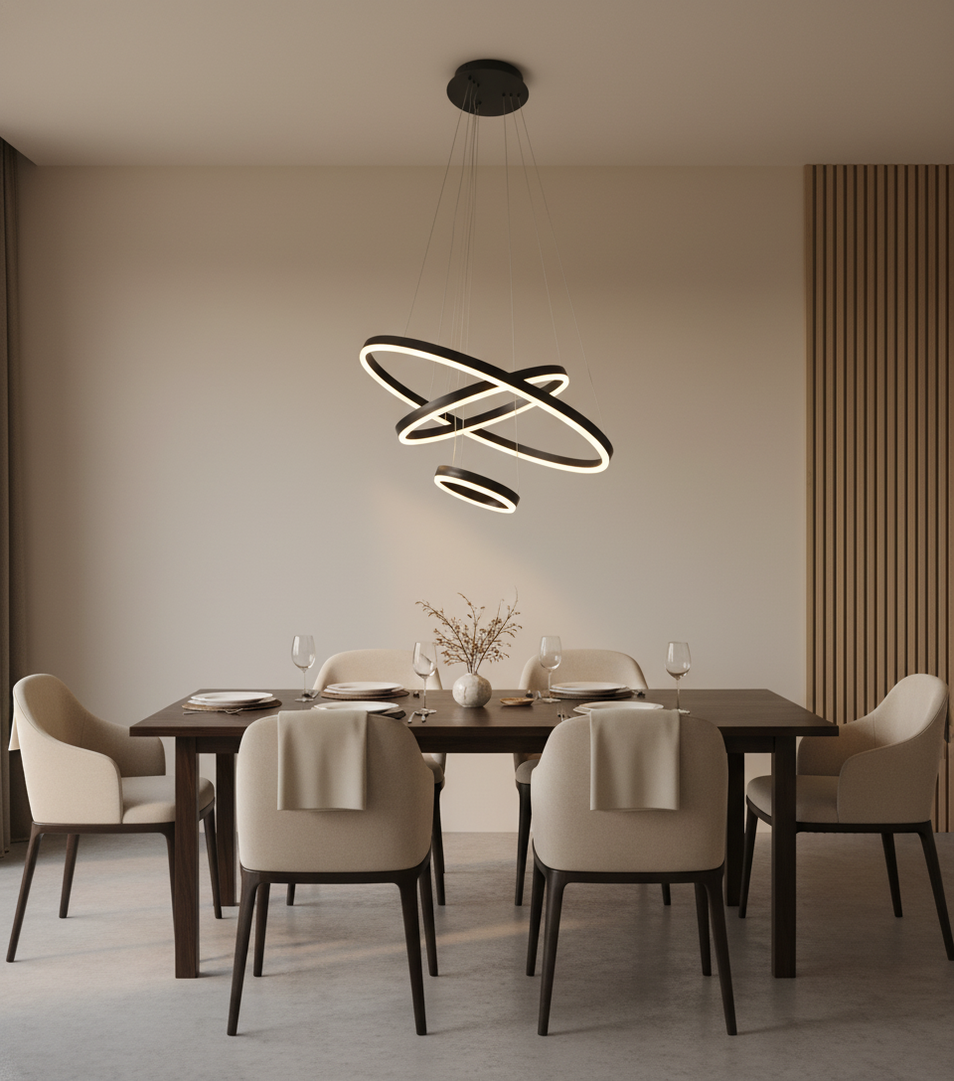 Lámpara 3 anillos sobre comedor elegante